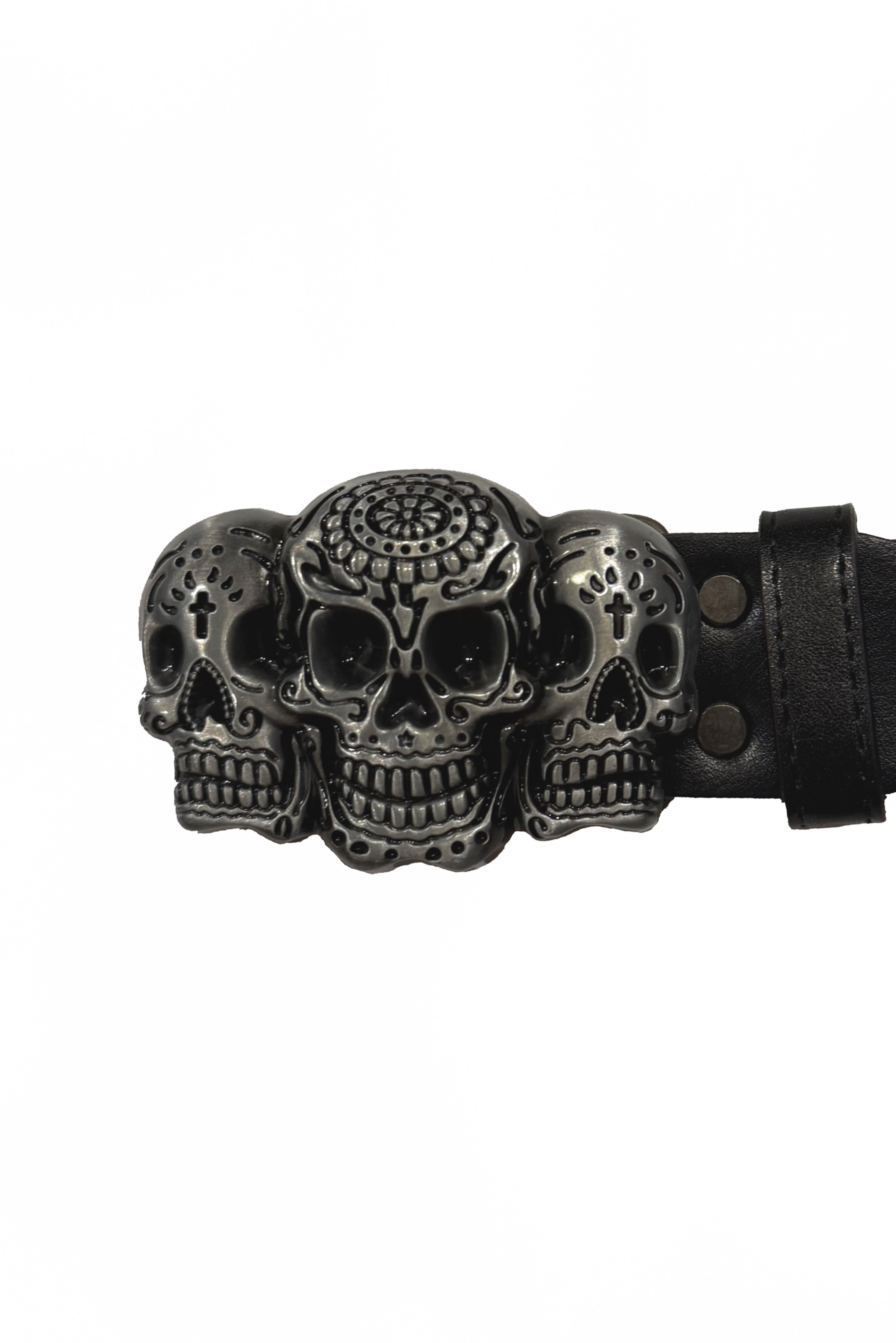 SKÄRP MED DÖSKALLAR