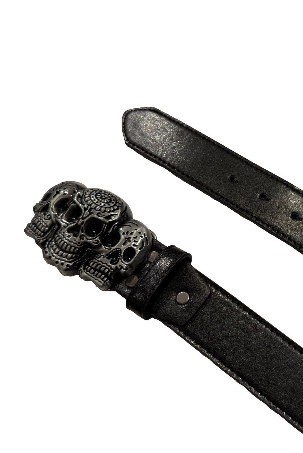 SKÄRP MED DÖSKALLAR