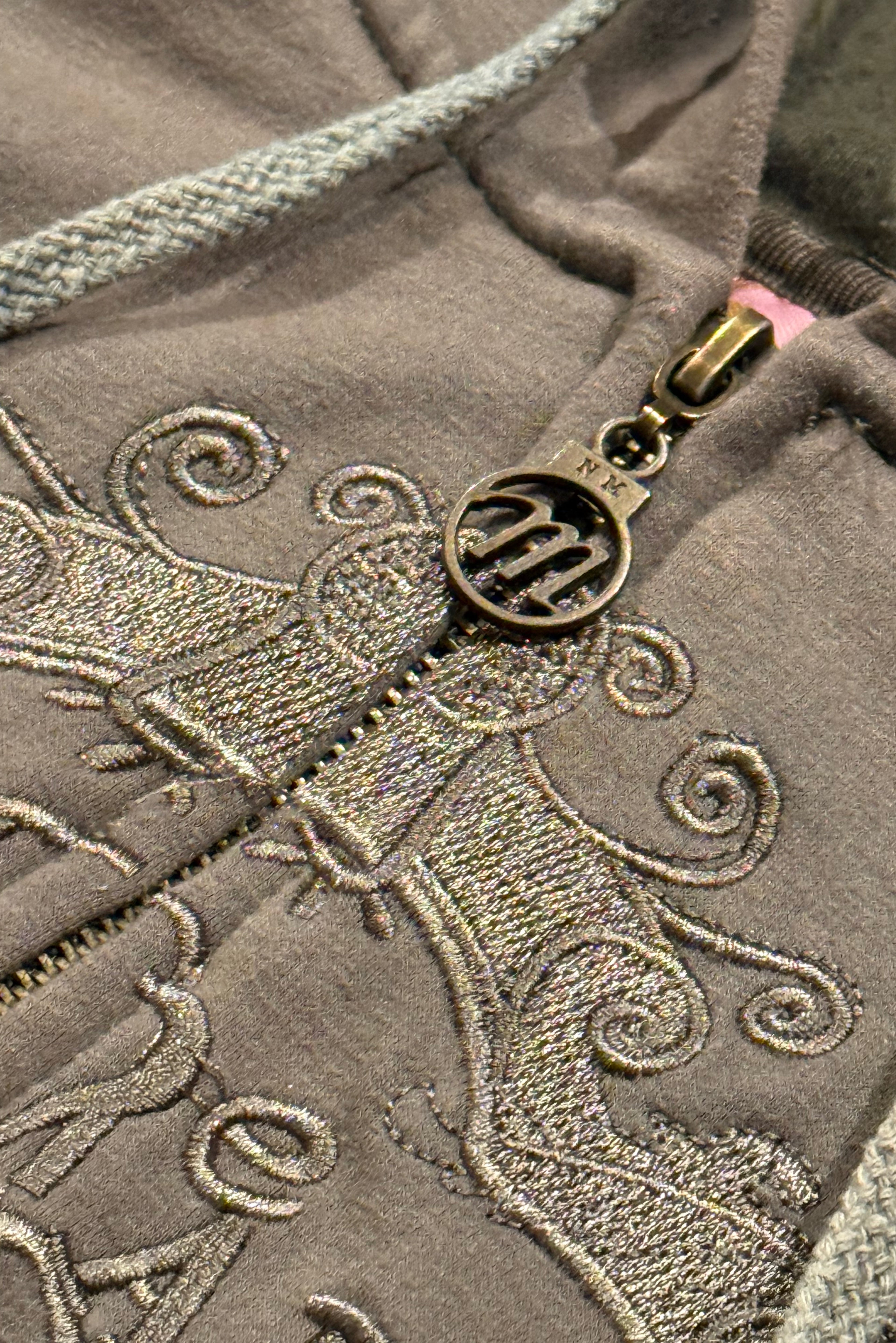 ZIP HOODIE MED UNIKA FICKOR